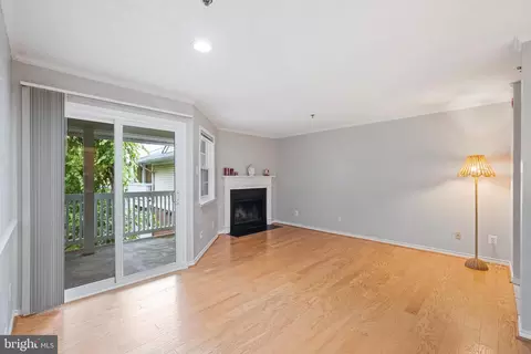 Living - 1504 Lincoln Way #404, Mclean, VA 22102 photo 2 of 5