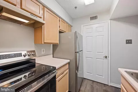 Kitchen - 1504 Lincoln Way #404, Mclean, VA 22102 photo 3 of 4
