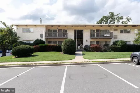 4965 Americana Dr #104, Annandale, VA 22003