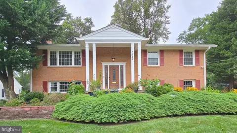 3720 King Arthur Rd, Annandale, VA 22003