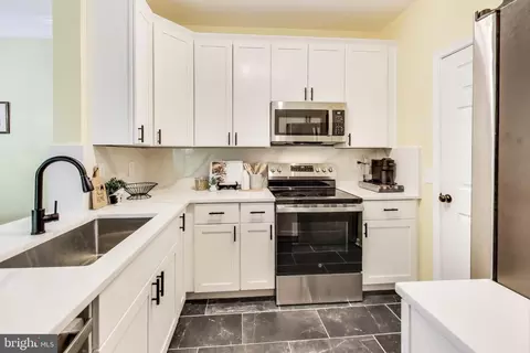 Kitchen - 1571 Spring Gate Dr #6208, Mclean, VA 22102 photo 2 of 2