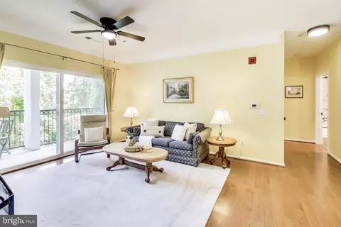 Living - 1571 Spring Gate Dr #6208, Mclean, VA 22102 photo 2 of 2