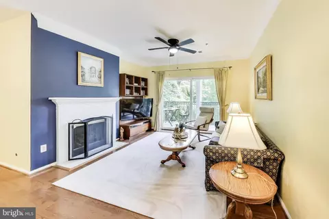 Living - 1571 Spring Gate Dr #6208, Mclean, VA 22102 photo 1 of 2