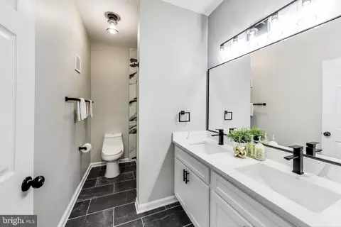 Bath - 1571 Spring Gate Dr #6208, Mclean, VA 22102 photo 1 of 3