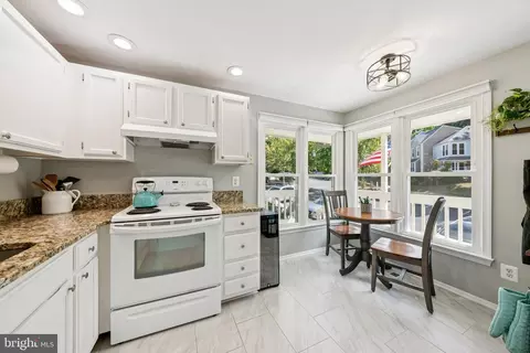 1692 Oaktree Ct, Reston, VA 20194 photo 4