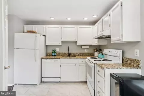 1692 Oaktree Ct, Reston, VA 20194 photo 10