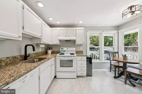 1692 Oaktree Ct, Reston, VA 20194 photo 9