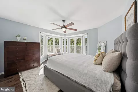 1692 Oaktree Ct, Reston, VA 20194 photo 5