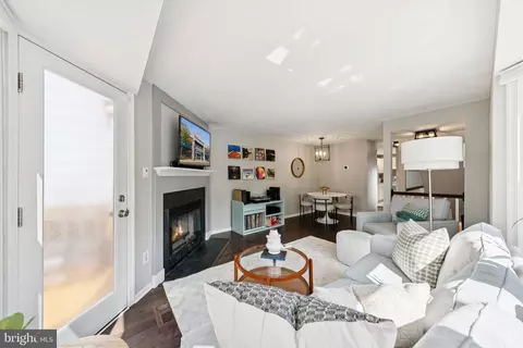 1692 Oaktree Ct, Reston, VA 20194 photo 8
