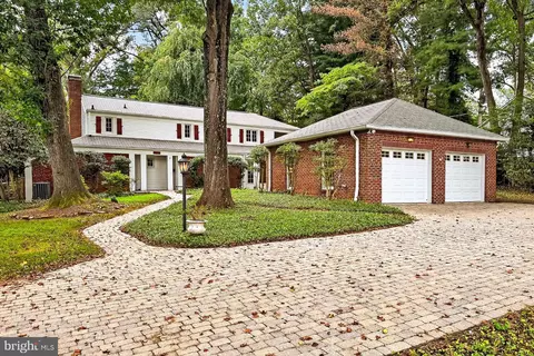 3032 Knoll Dr, Falls Church, VA 22042