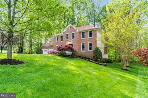 9745 Rolling Ridge Dr, Fairfax Station, VA 22039