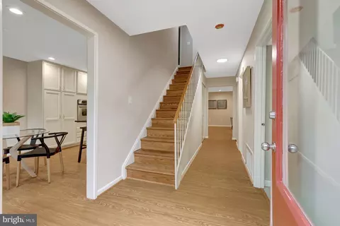1600 Wainwright Dr, Reston, VA 20190 photo 4