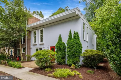 1600 Wainwright Dr, Reston, VA 20190 photo 3