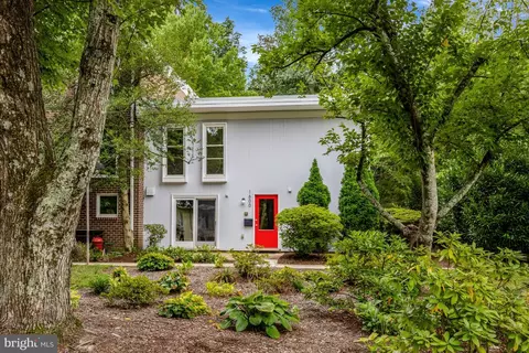 1600 Wainwright Dr, Reston, VA 20190