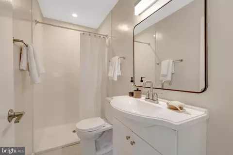 1600 Wainwright Dr, Reston, VA 20190 photo 29