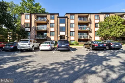 9730 Kingsbridge Dr #202, Fairfax, VA 22031