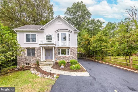 4009 Estabrook Dr, Annandale, VA 22003