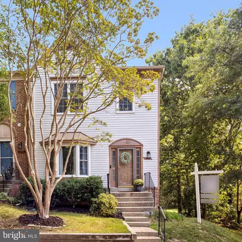 7257 Whitlers Creek Dr, Springfield, VA 22152