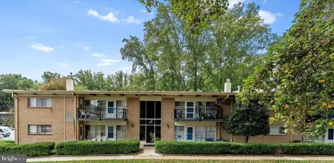 4921 Americana Dr #102, Annandale, VA 22003