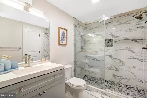 Bath - 1929 Baton Dr, Vienna, VA 22182 photo 6 of 6