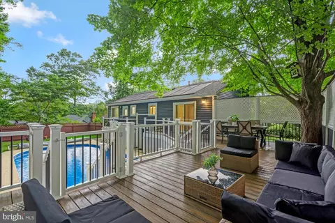Exterior - 1929 Baton Dr, Vienna, VA 22182 photo 8 of 15
