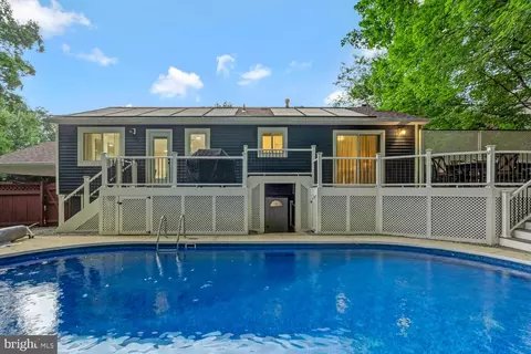 Exterior - 1929 Baton Dr, Vienna, VA 22182 photo 15 of 15