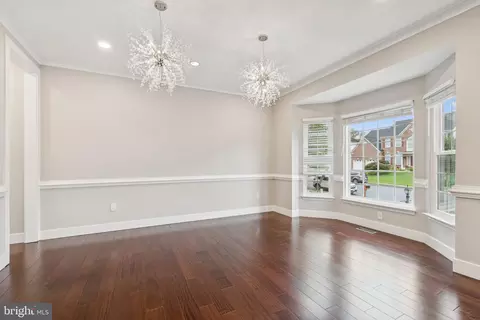 Living - 6287 Willowfield Way, Springfield, VA 22150 photo 2 of 7