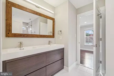 Bath - 6287 Willowfield Way, Springfield, VA 22150 photo 6 of 7