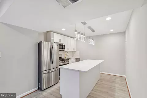 Kitchen - 6287 Willowfield Way, Springfield, VA 22150 photo 5 of 6