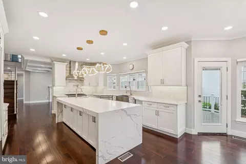 Kitchen - 6287 Willowfield Way, Springfield, VA 22150 photo 4 of 6