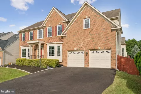 Exterior - 6287 Willowfield Way, Springfield, VA 22150 photo 6 of 12
