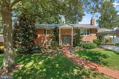 7426 Tower St, Falls Church, VA 22046