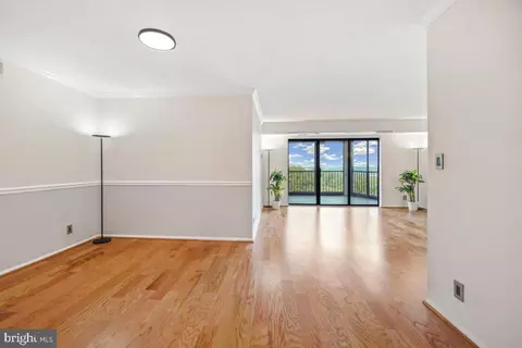 5901 Mount Eagle Dr #1117, Alexandria, VA 22303