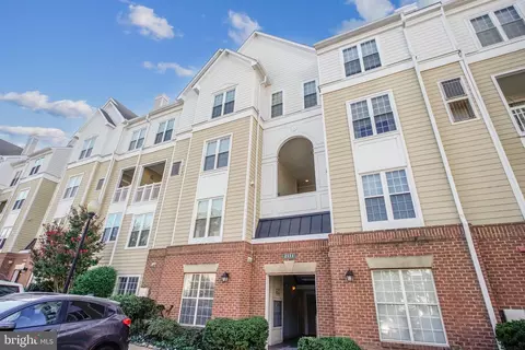 2111 Highcourt Ln #302, Herndon, VA 20170