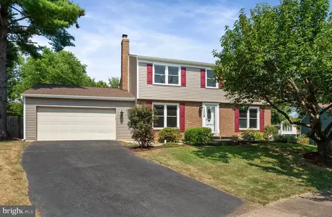 1008 Windcroft Glen Ct, Herndon, VA 20170