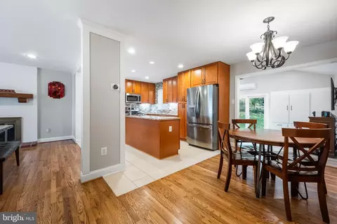 7203 Hadlow Dr, Springfield, VA 22152 photo 8