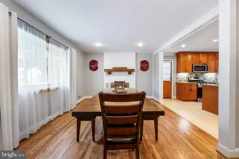7203 Hadlow Dr, Springfield, VA 22152 photo 10