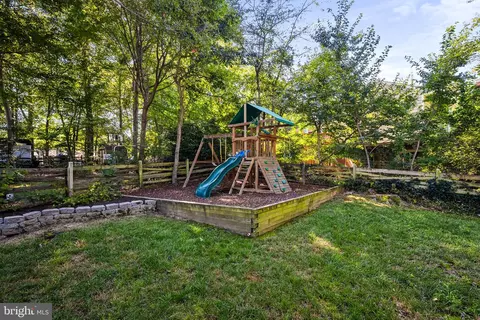 7203 Hadlow Dr, Springfield, VA 22152 photo 32