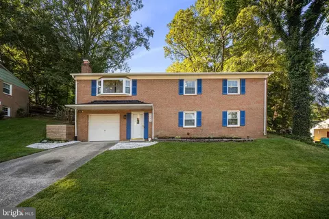 7203 Hadlow Dr, Springfield, VA 22152 photo 2