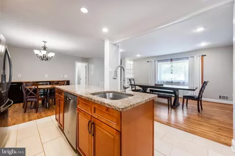 7203 Hadlow Dr, Springfield, VA 22152 photo 7