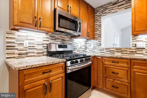 7203 Hadlow Dr, Springfield, VA 22152 photo 6