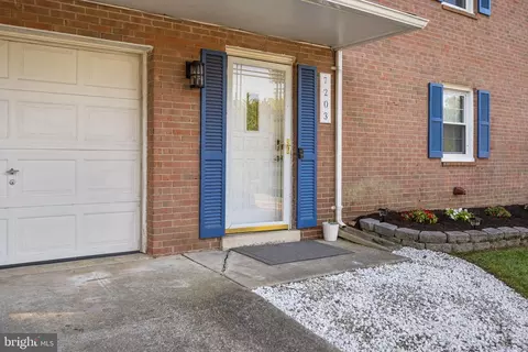 7203 Hadlow Dr, Springfield, VA 22152 photo 5