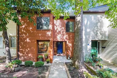 11584 Woodhollow Ct, Reston, VA 20191