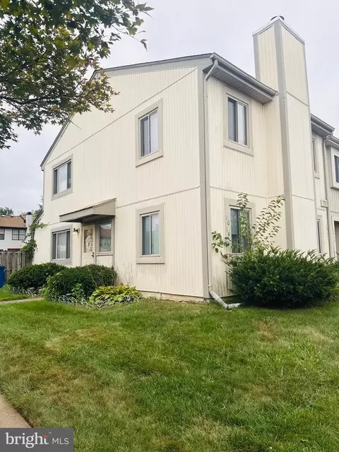1018 Knight Ln, Herndon, VA 20170