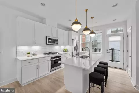 1891 Midline Ave, Reston, VA 20190 photo 3