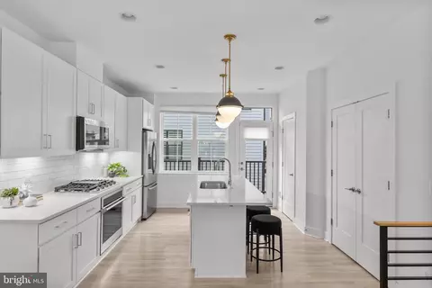1891 Midline Ave, Reston, VA 20190 photo 14
