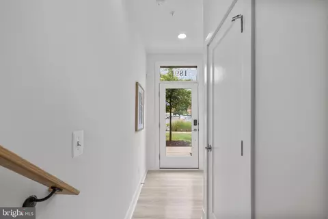 1891 Midline Ave, Reston, VA 20190 photo 13