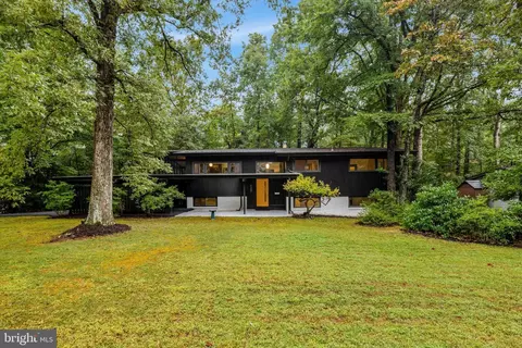9307 Coronado Ter, Fairfax, VA 22031