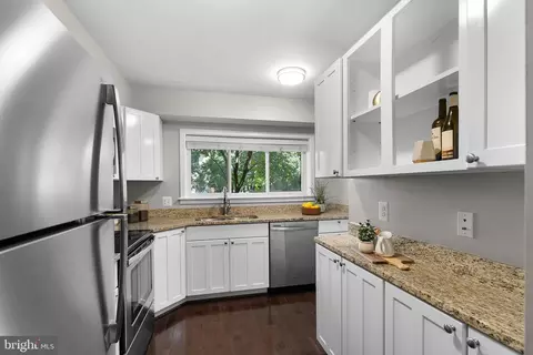 2050 Golf Course Dr, Reston, VA 20191 photo 9