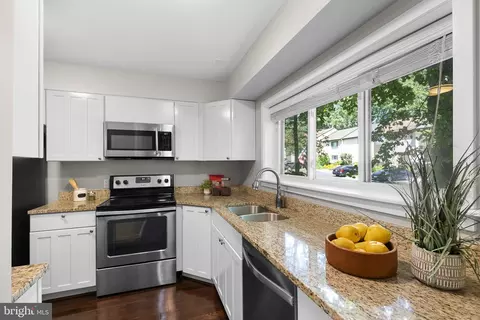 2050 Golf Course Dr, Reston, VA 20191 photo 4